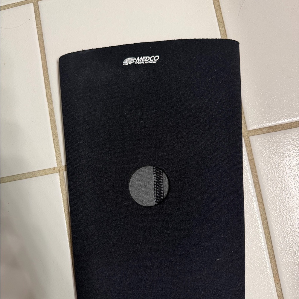 Medco Black Knee Support Sleeve